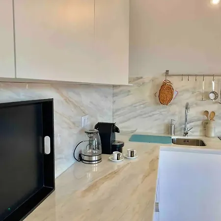 Spacious In With Terrace Порту