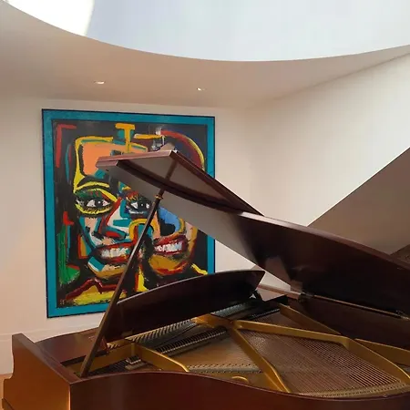 Spacious In With Terrace