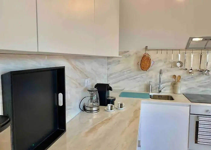 Spacious In With Terrace Porto